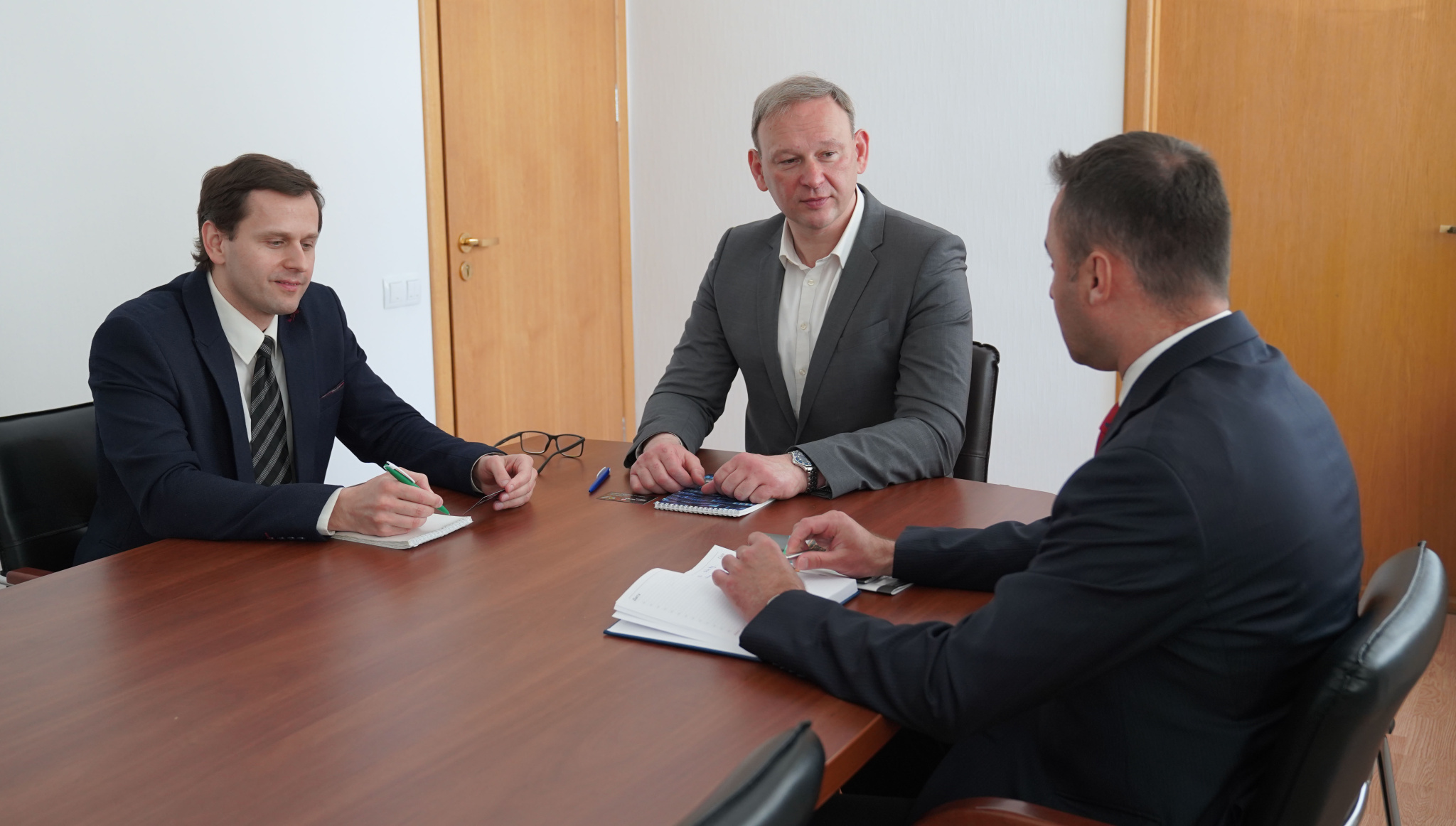 bizadviser1.jpg
